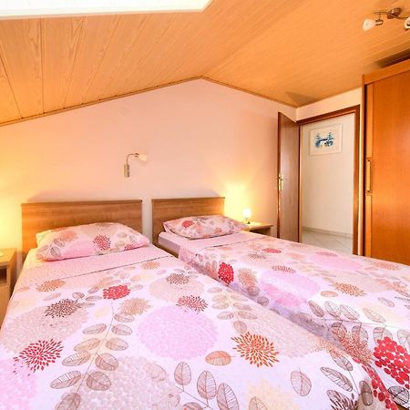 Apartment Mladen Krk Town Esterno foto