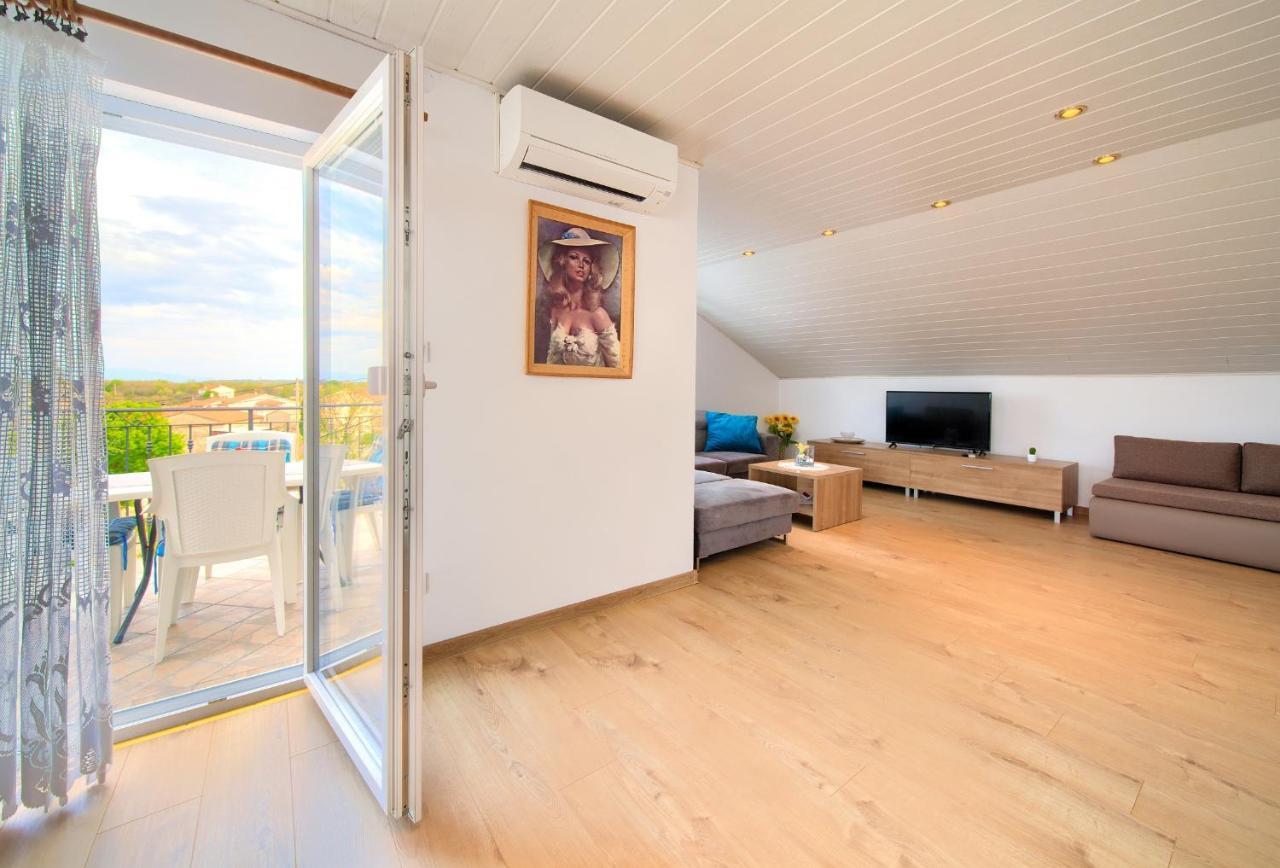 Apartment Mladen Krk Town Esterno foto
