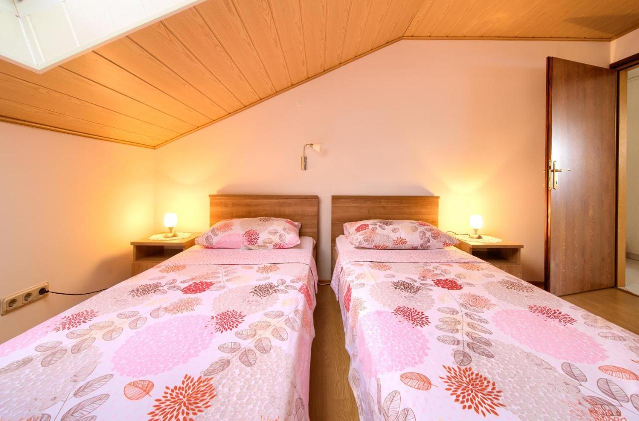 Apartment Mladen Krk Town Esterno foto
